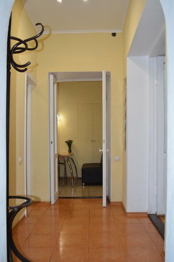 Owl Home Odessa Cozy Spacious Apartment In A Quiet Center Between Deribasovskaya And Privoz Esterno foto